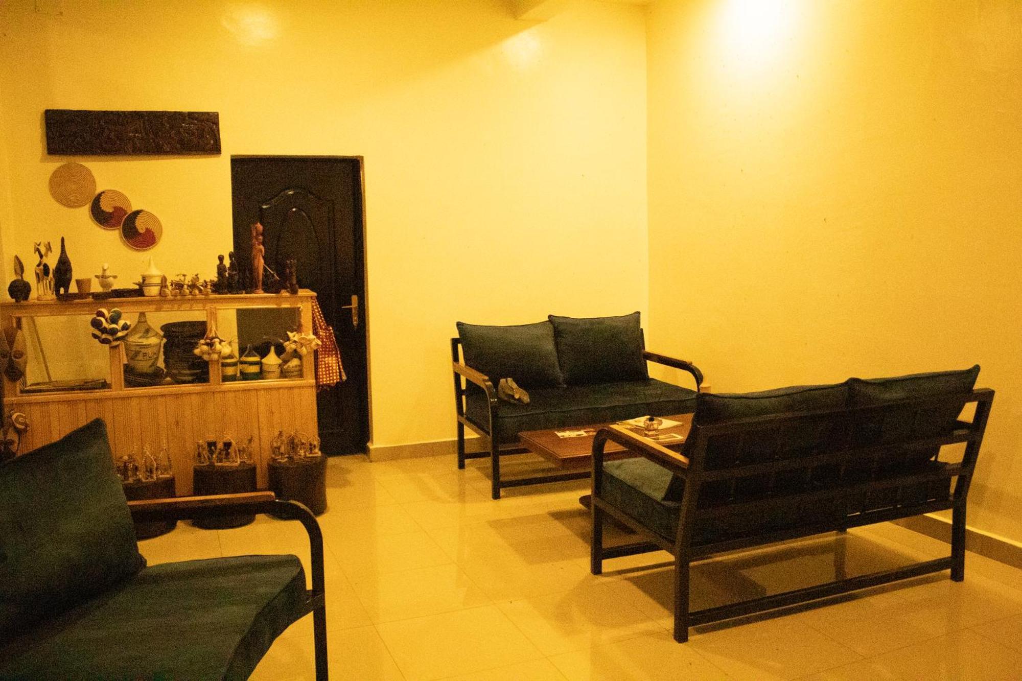 Peace Guest House Muhari ภายนอก รูปภาพ